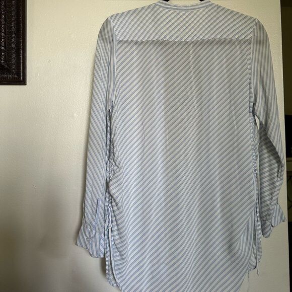 H&M Button Up Top - Picture 2 of 5